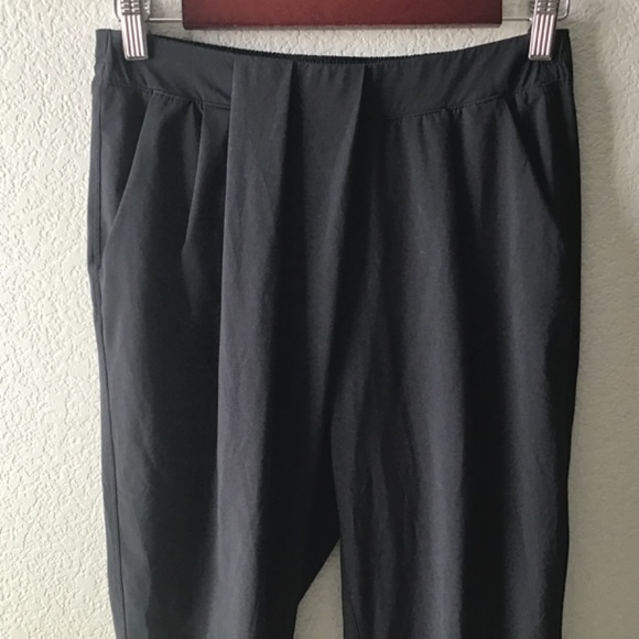 Lululemon Go Keepsake Jogger Pleated Tapered Elastic Waist Office Black Pant 6 - Picture 4 of 10